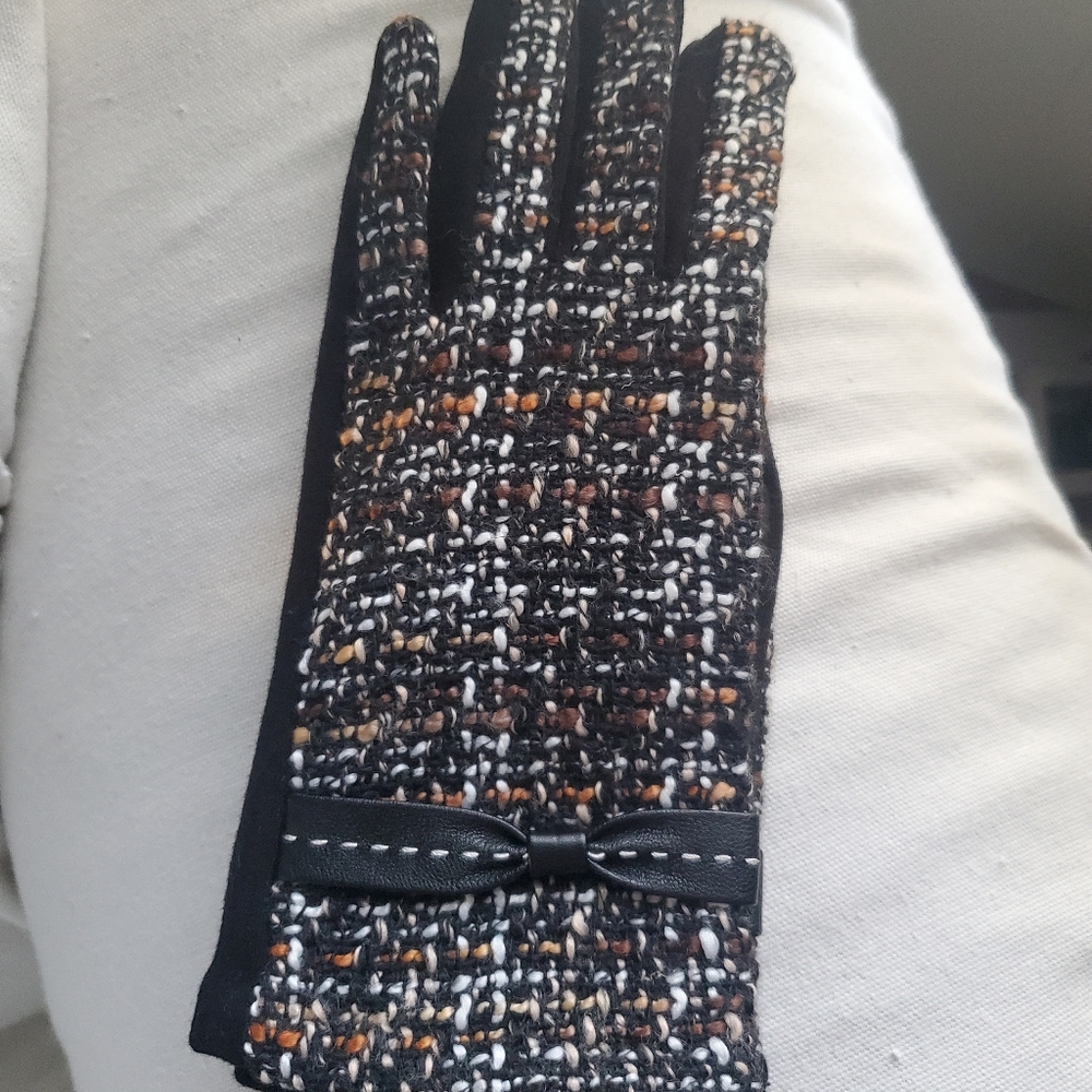 Tan and black tweed women's gloves